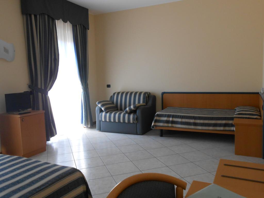 Albergo Villa Eva كوسترمانو الغرفة الصورة