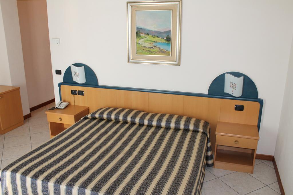 Albergo Villa Eva كوسترمانو المظهر الخارجي الصورة
